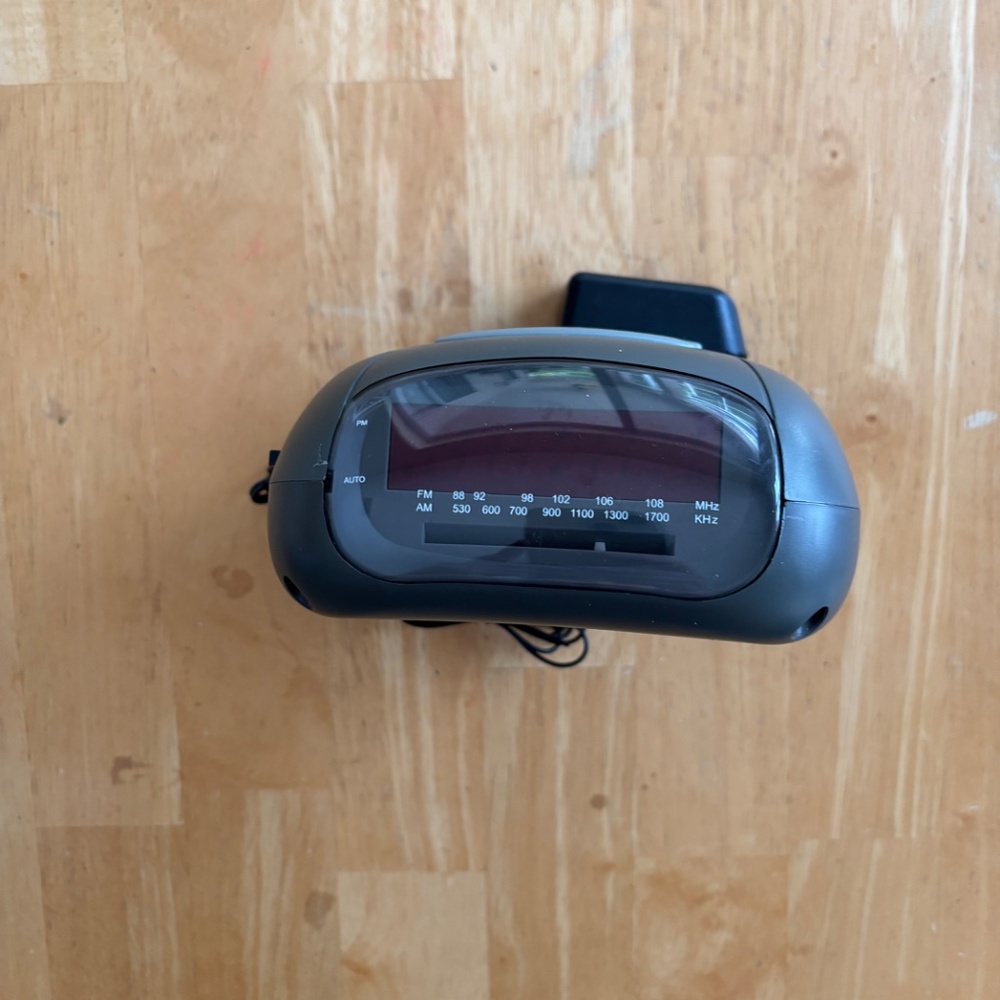 Alarm Clock/Radio - Picture 2 of 4